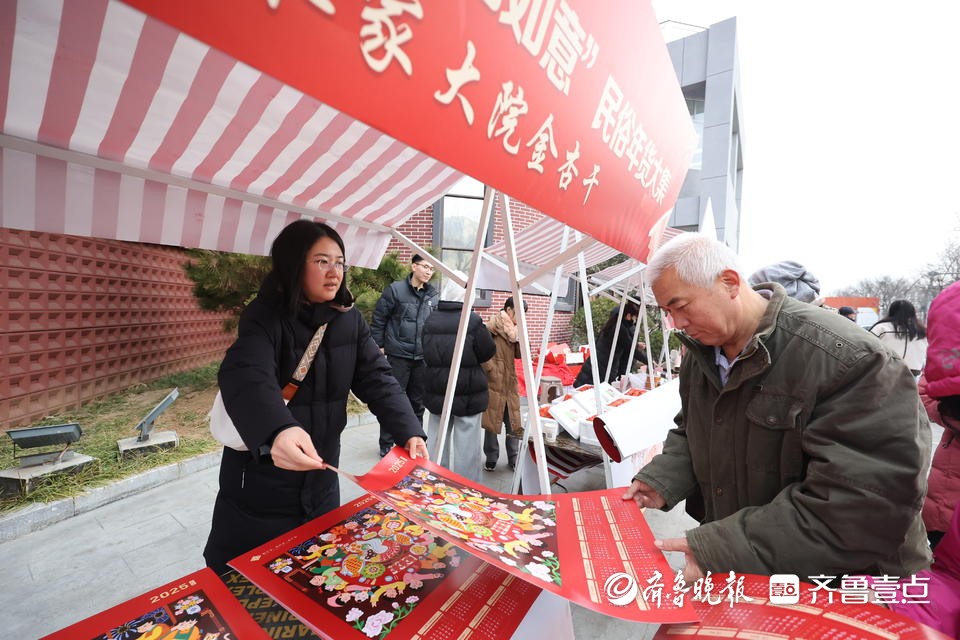 “民俗年货大集”在龙口热闹开场，处处洋溢新年喜庆氛围