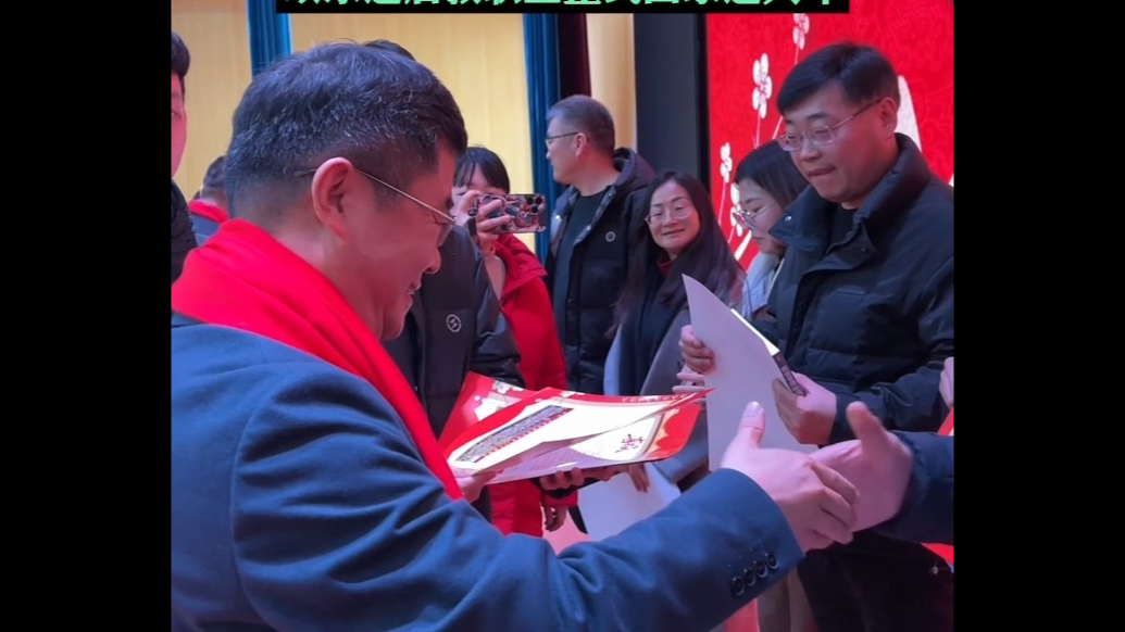 果然视频丨泰安三中新校2025年春节团拜会，欢乐过后教职工正式回家过大年