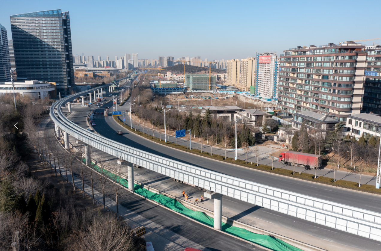 新春走基层|95后小伙参建山东首条云巴，为今年通车在工地过年