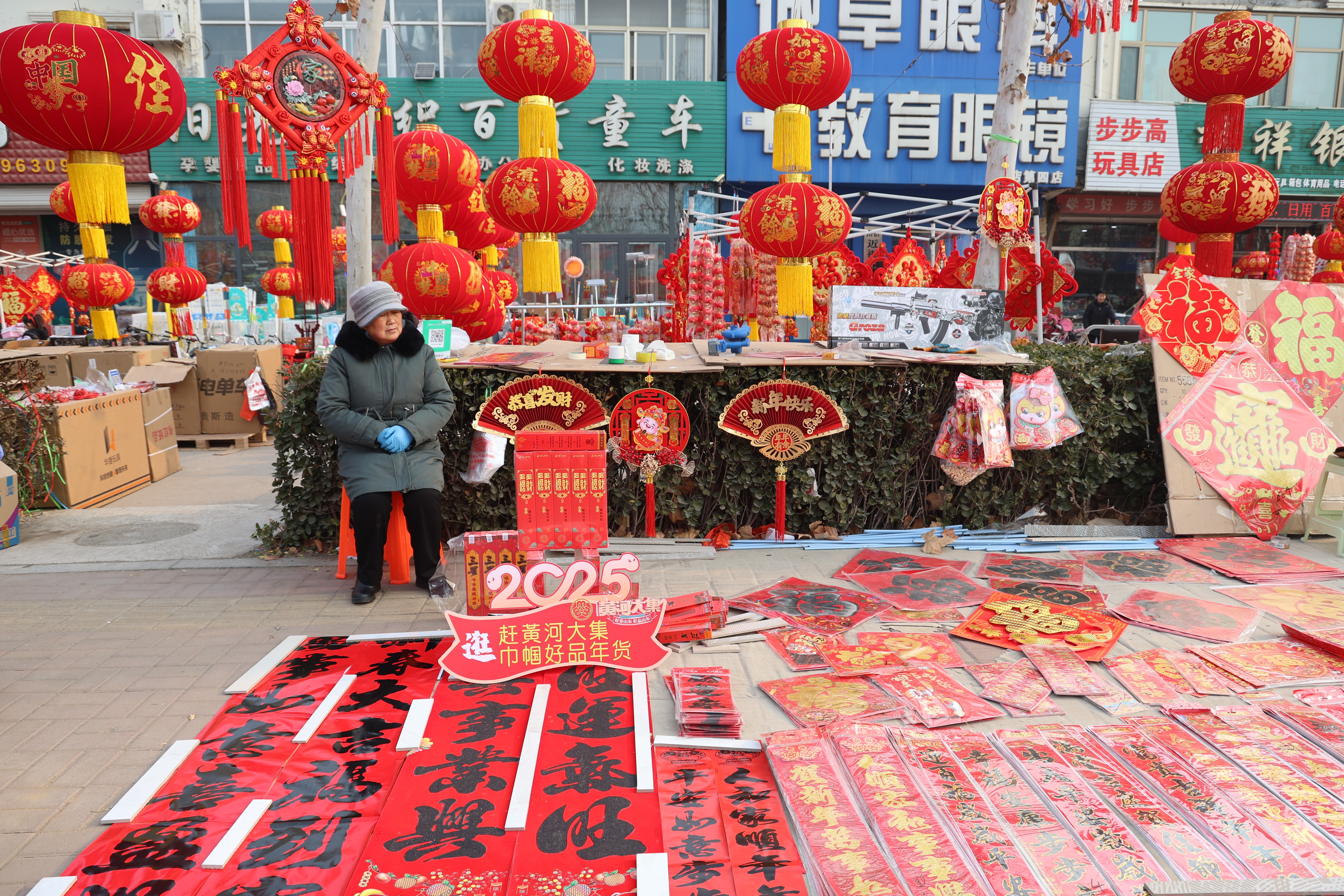 阳信县商店镇：赶黄河大集 逛巾帼好品年货