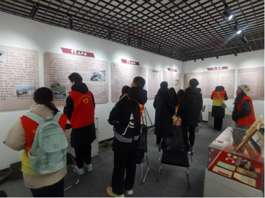 “参观村史馆 激发爱国情”主题研学活动在马村村史馆举行