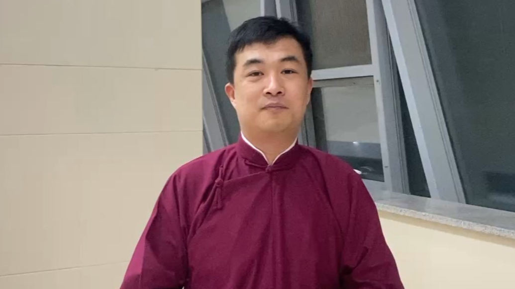 青年相声演员回想预祝2025年胡集书会圆满成功