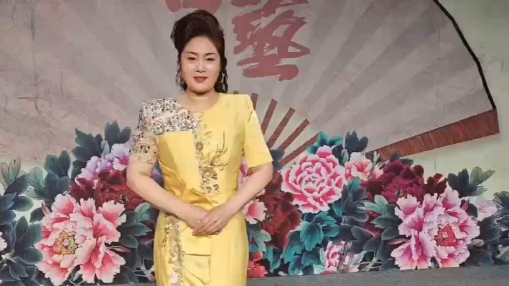 曲艺演员侯红莲预祝2025年胡集书会圆满成功