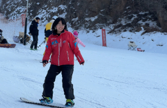 新春走基层｜来了雪场都得找她！认识下广大雪友“冰雪年”的守护者