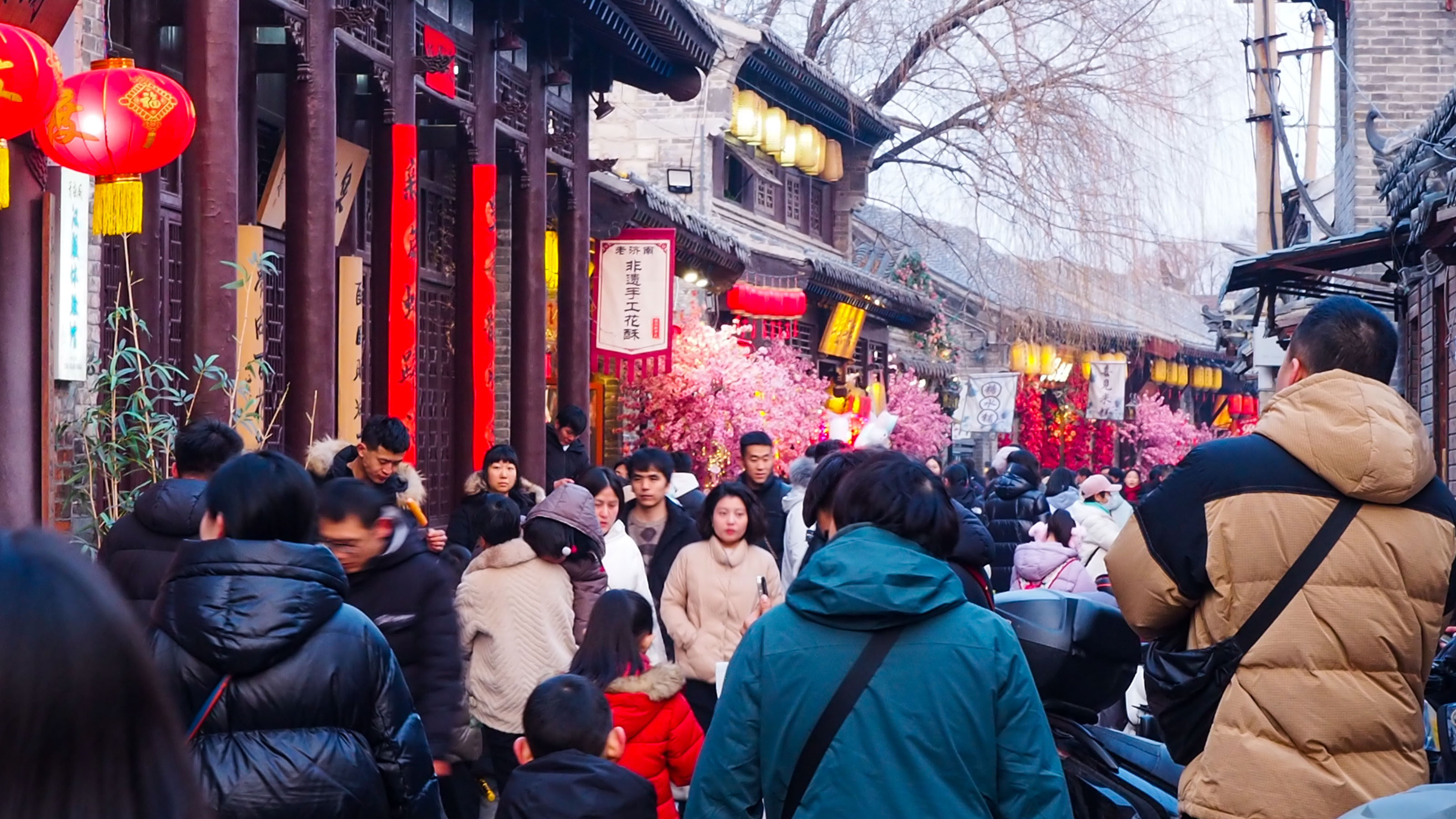 济南泉水街区:昔日藏在深闺，如今成打卡热点