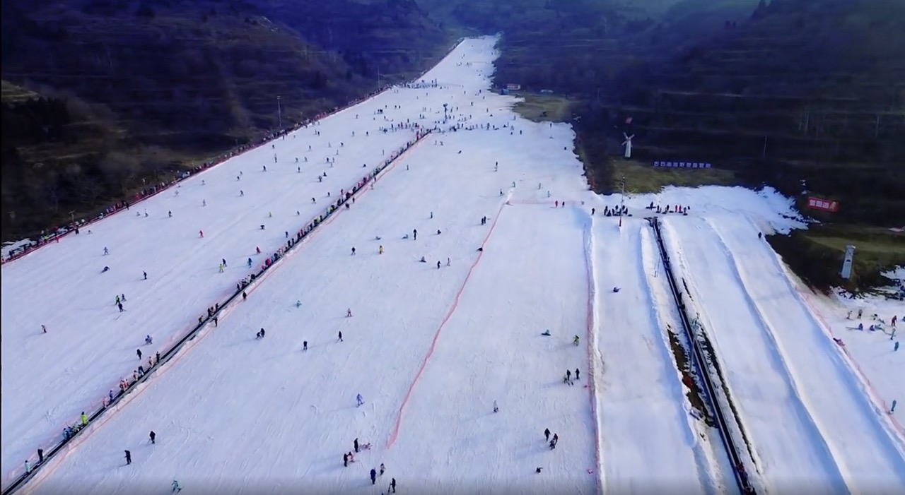 冰雪旅游火爆春节假期，济南多家滑雪场迎客超万人