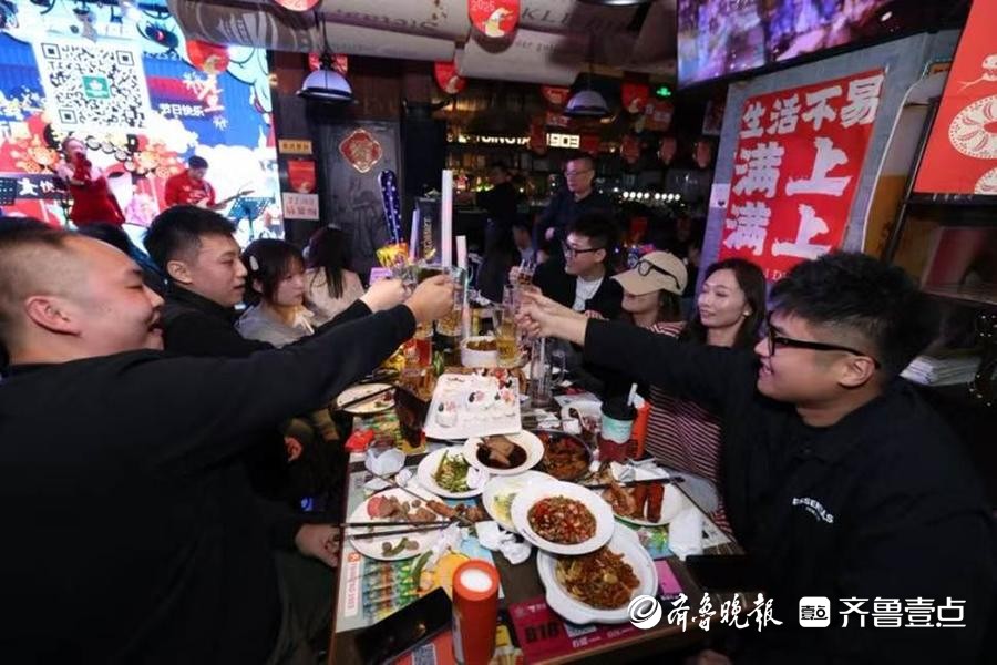 餐桌经济“新”观察：啤酒拉环小小二维码见证消费“热力”