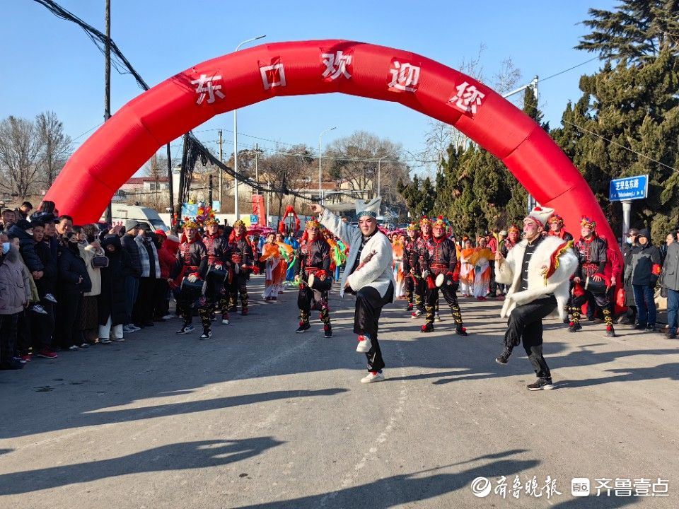 图集︱舞龙、舞狮、扭秧歌！烟台芝罘区东口“渔灯节”精彩来袭