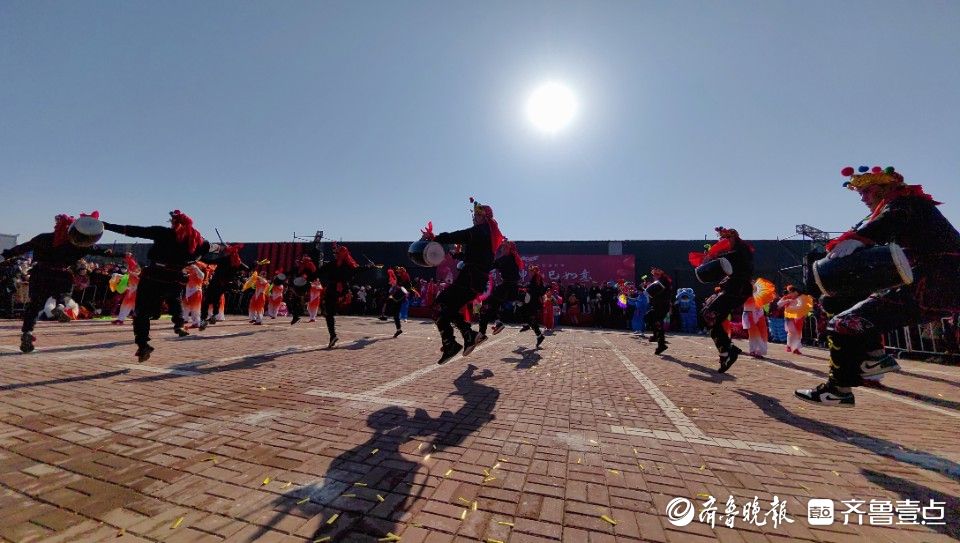图集︱舞龙、舞狮、扭秧歌！烟台芝罘区东口“渔灯节”精彩来袭