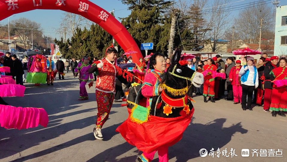 图集︱舞龙、舞狮、扭秧歌！烟台芝罘区东口“渔灯节”精彩来袭