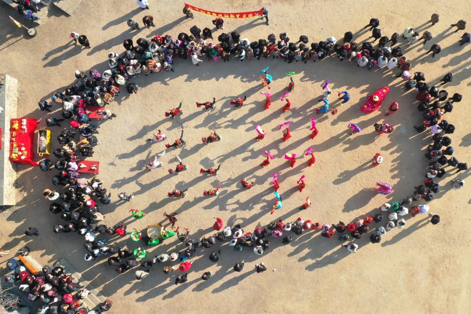 图集|渔家盛事，秧歌欢腾！海阳虎头湾渔灯节祈福盼丰收