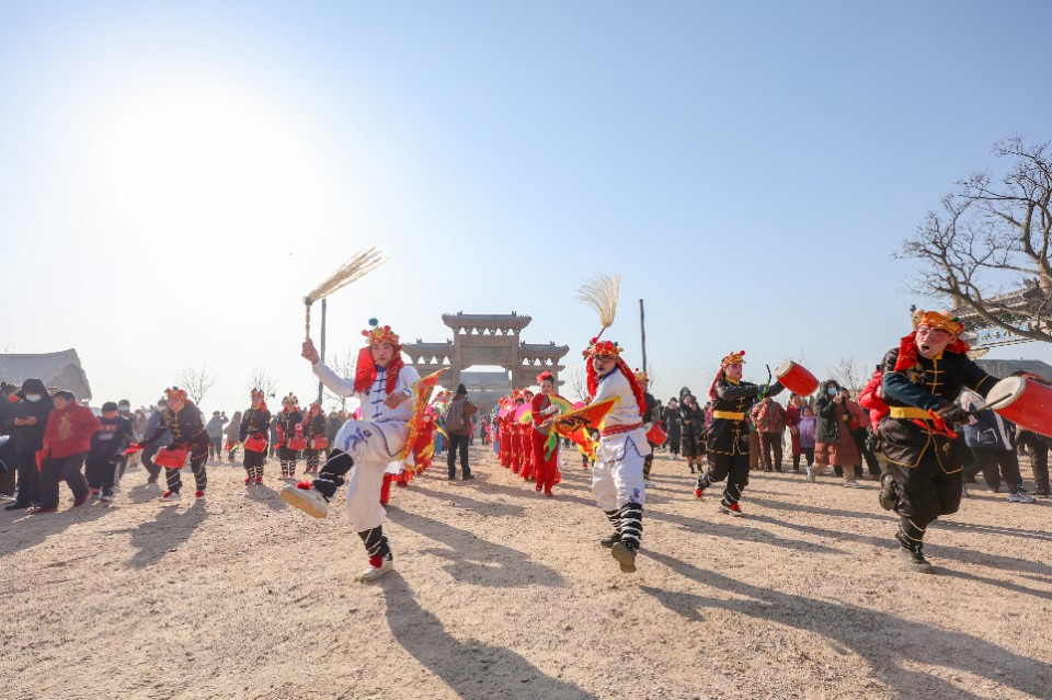 图集|渔家盛事，秧歌欢腾！海阳虎头湾渔灯节祈福盼丰收
