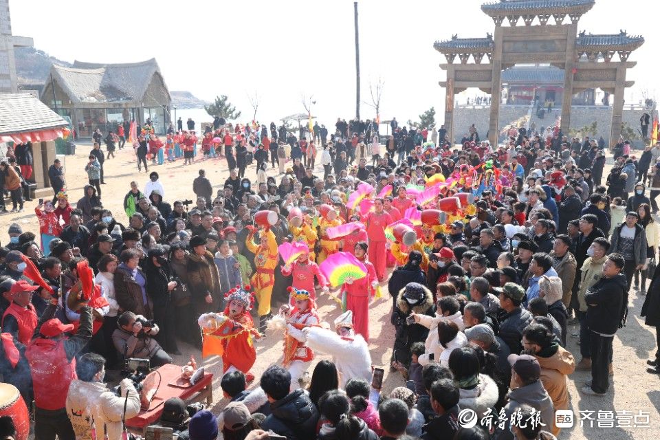 图集|渔家盛事，秧歌欢腾！海阳虎头湾渔灯节祈福盼丰收