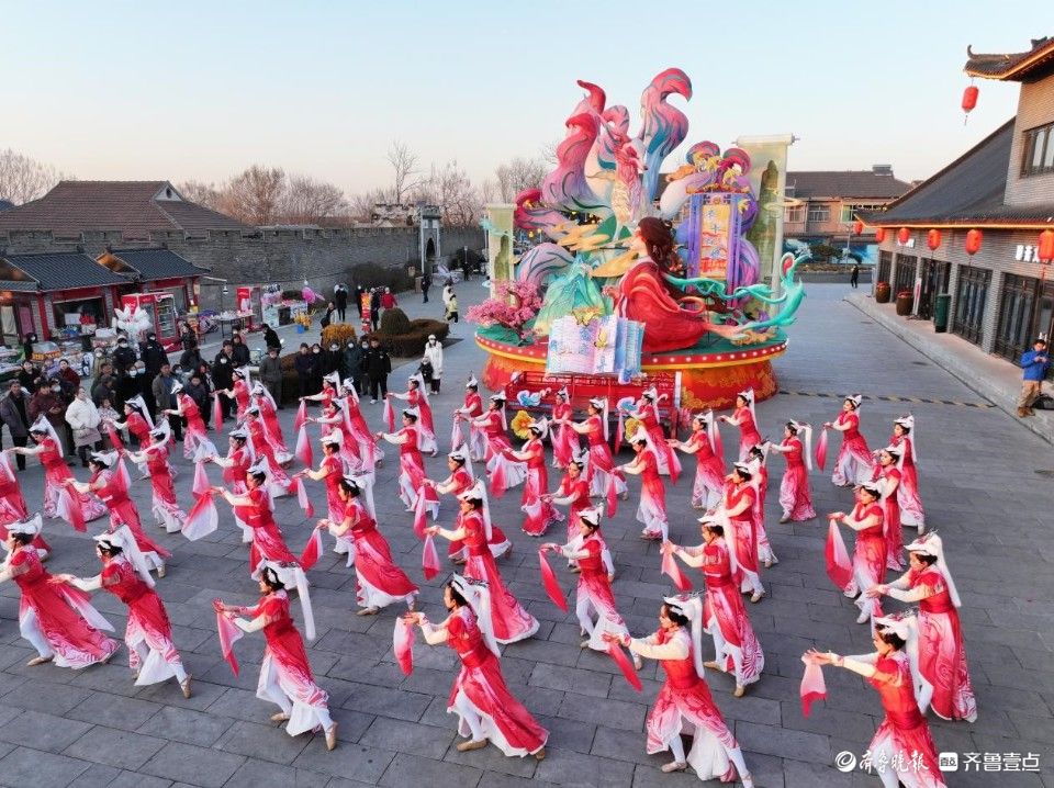 壹点图集｜踩高跷、非遗火秀……淄博聊斋城景区元宵活动精彩不断