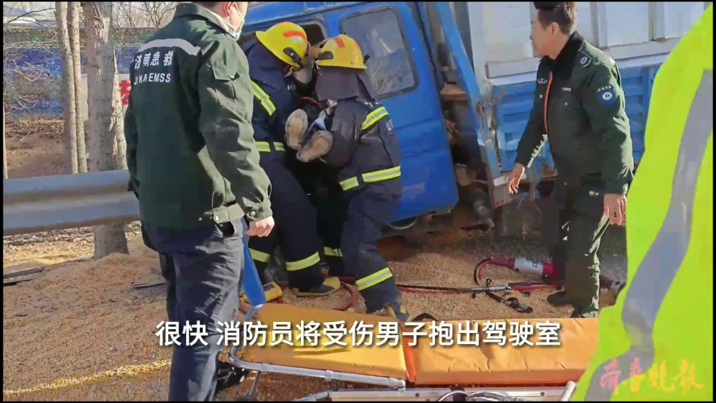 果然视频|三轮车因事故撞上护栏，消防员迅速出动救出被困者