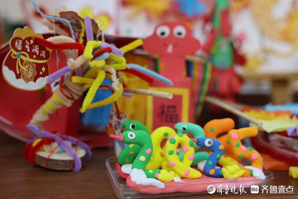 济南望岳路小学：蛇年手工展，创意迎开学