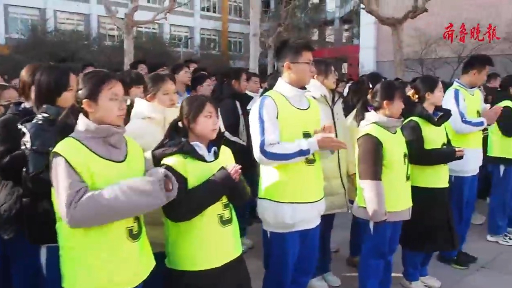 果然视频|山师附中开学典礼，一批品学兼优的学生获得表彰 
