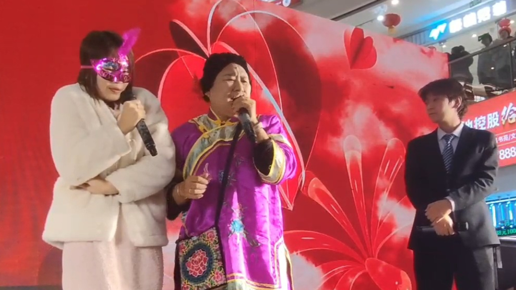 枣庄万达王婆说媒现场，“未来丈母娘”现场把关