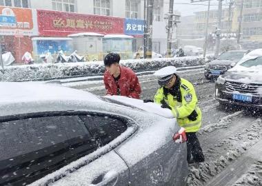 暴雪天汽车趴窝打滑怎么办？这份出行提示请收好！