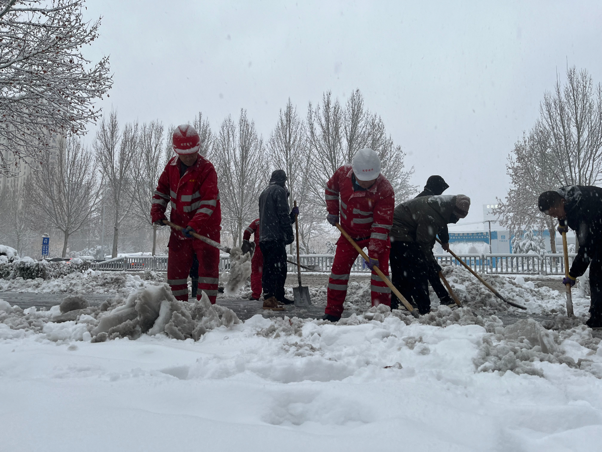 壹点图集｜淄博降雪仍在继续！扫雪大军出动保市民安全出行