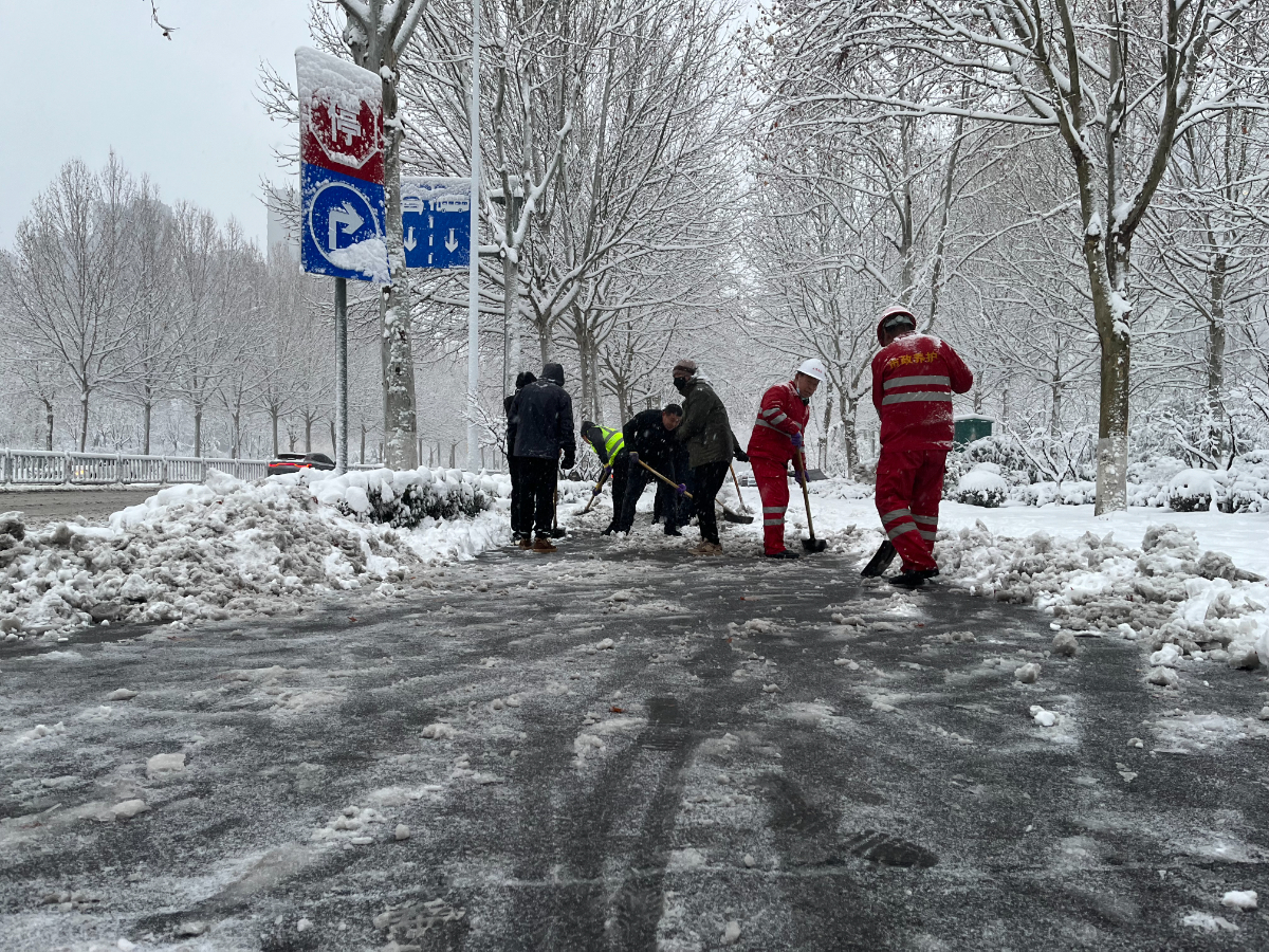 壹点图集｜淄博降雪仍在继续！扫雪大军出动保市民安全出行