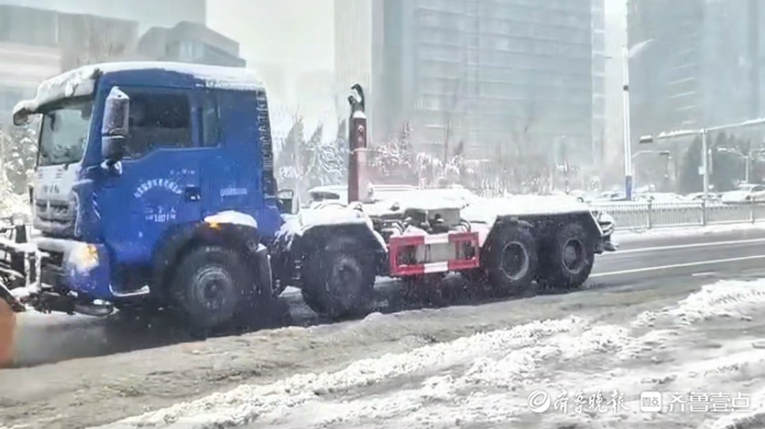 果然视频｜休息日遇到大雪怎么办？济南高新区“火力全开”