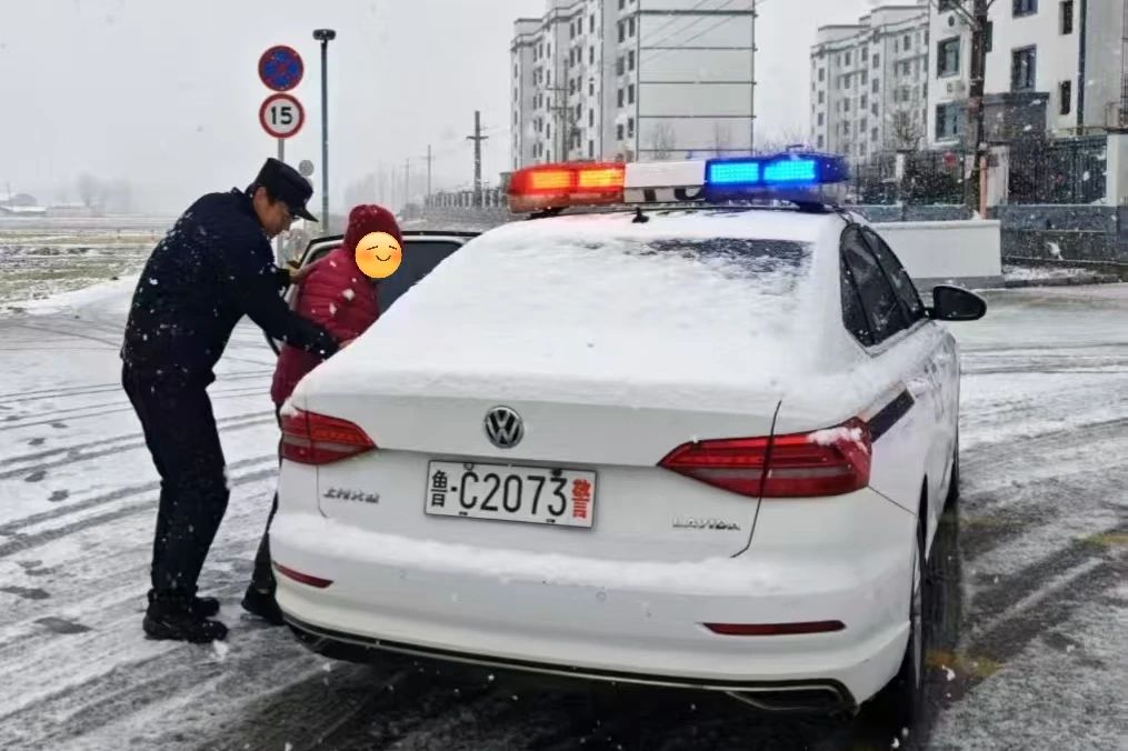 守护不停歇，来看那些暴雪中的暖心“警”事