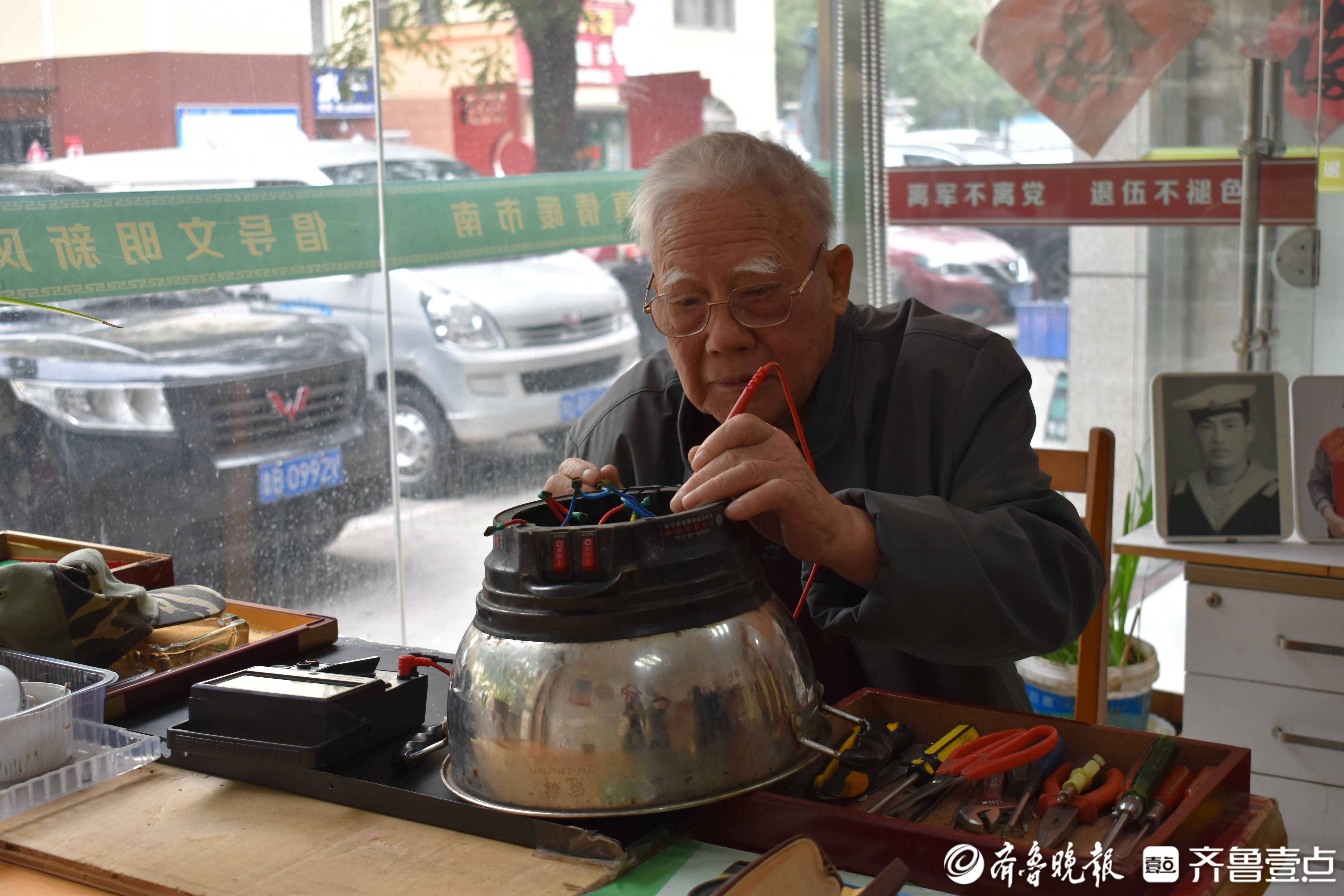 青岛凡人歌｜青岛85岁老兵，60年帮邻里免费修家电！