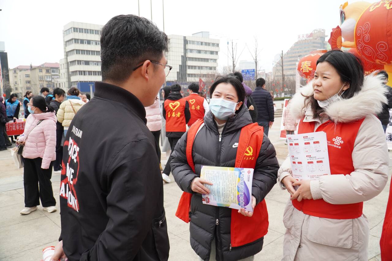 传承雷锋精神，烟台联通青春力量闪耀港城