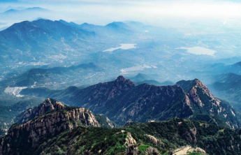 山东代表团举行小组会议