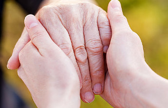 国家卫健委:山东等8省市人均预期寿命已超80岁