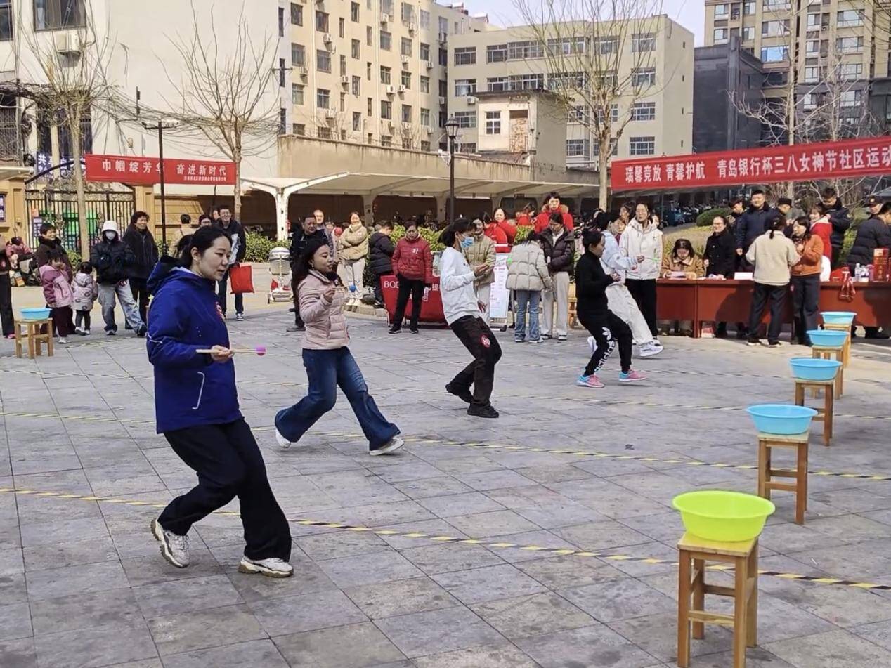 济南市莱芜区凤城街道瑞馨园社区：巾帼心向党 运动展芳华