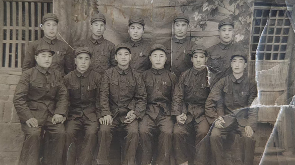 果然视频｜“寻找老战友”进展：70年前一张战友合影背后的故事