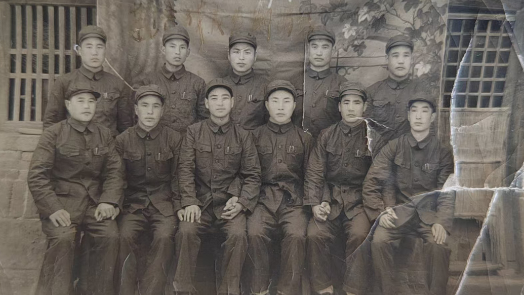 果然视频｜“寻找老战友”进展：70年前一张战友合影背后的故事