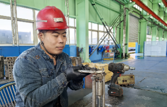 小改小革 | 运河煤矿自主设计加工电液控阀串拆装“神器”