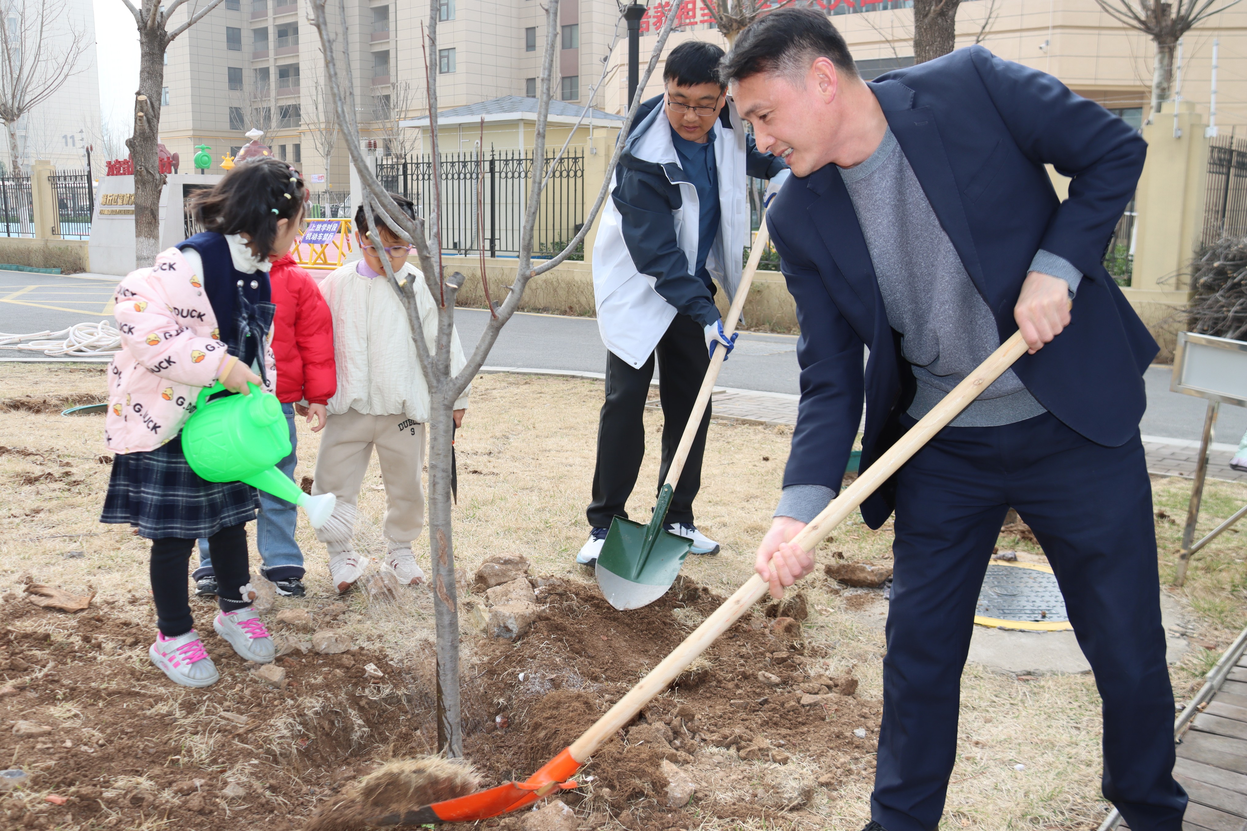 “蔷绽棠开，玺城添彩”—山水泉城·玺城植树节与您共赴春日之约