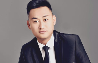 阳光开朗，金融精英！95后的他期待与你在千佛山相亲会相遇