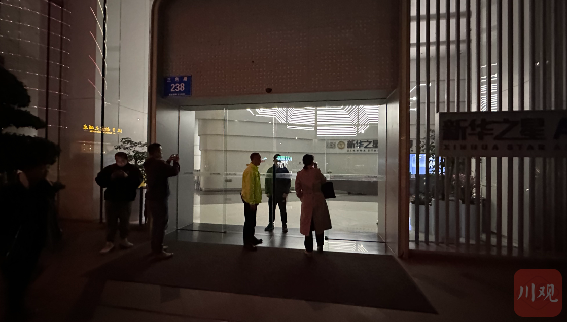 借贷宝运营主体成都借宝科技大门紧闭，警方已赶往现场