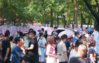 来千佛山相亲大会牵手，在春天浪漫花雨下共赴一场浪漫的相遇！