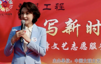 女主持人衣服被指“不雅观”，谁又在跟裤子较劲？