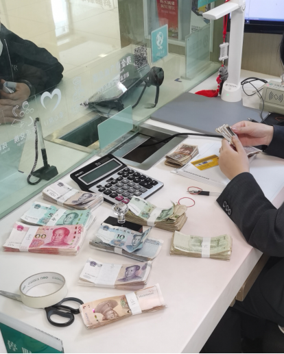 农行济南历下历山路支行：零钱虽小，服务至诚