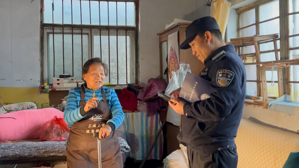果然视频｜社区辅警的“服务秘诀”180个服务电话解社区难题