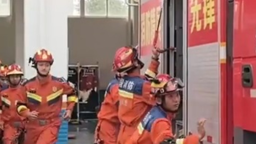 现场画面：云南消防迅速集结出动