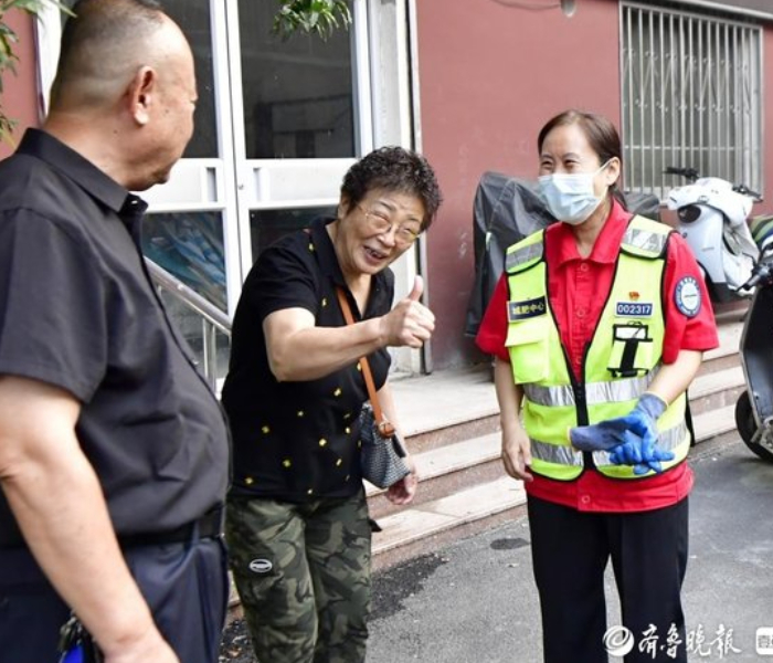 “人民城市人民建，人民城市为人民。”济南市城管系统全面践行人民城市理念，坚持“执法为民、服务为先”，以构建“温暖城管”品牌为引领，以精细化管理为主线，聚焦人民群众美好生活需要，不断完善提升城市功能品质和城市管理温度，持续提升社会治理效能，奋力推进城市管理工作高质量发展。