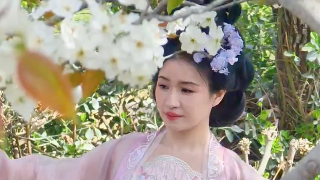 果然视频丨泰安夏张镇梨花盛开，吸引大批游客前来打卡拍照