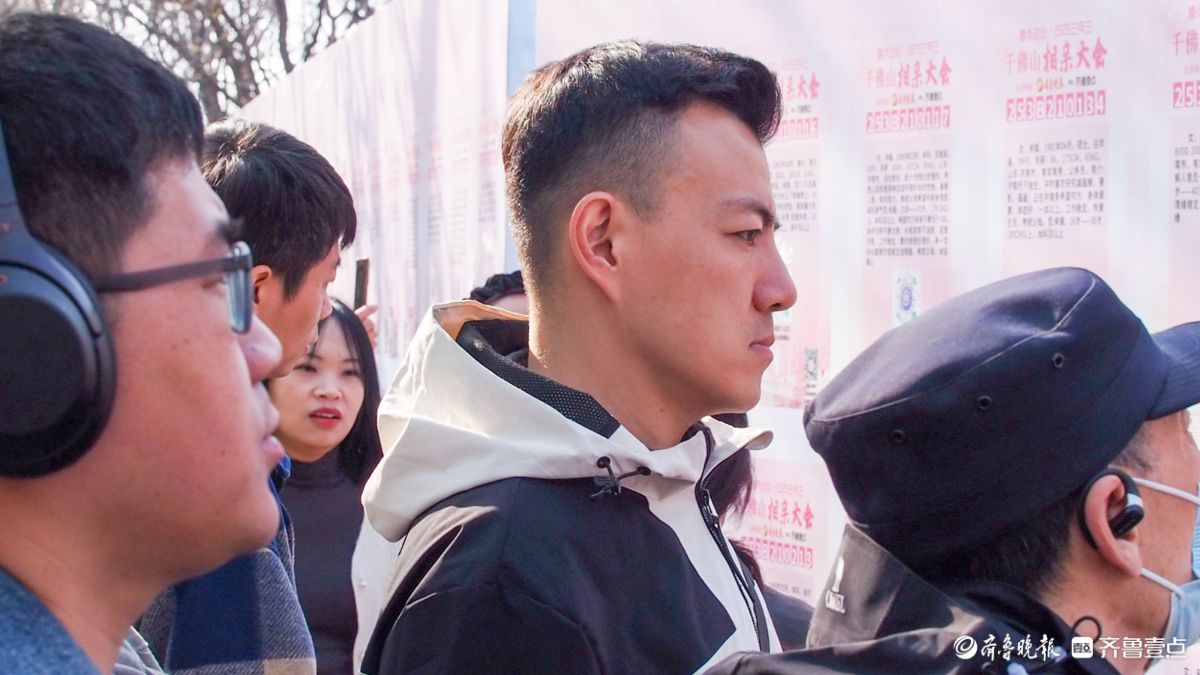 三月三千佛山相亲大会，现场小伙多 