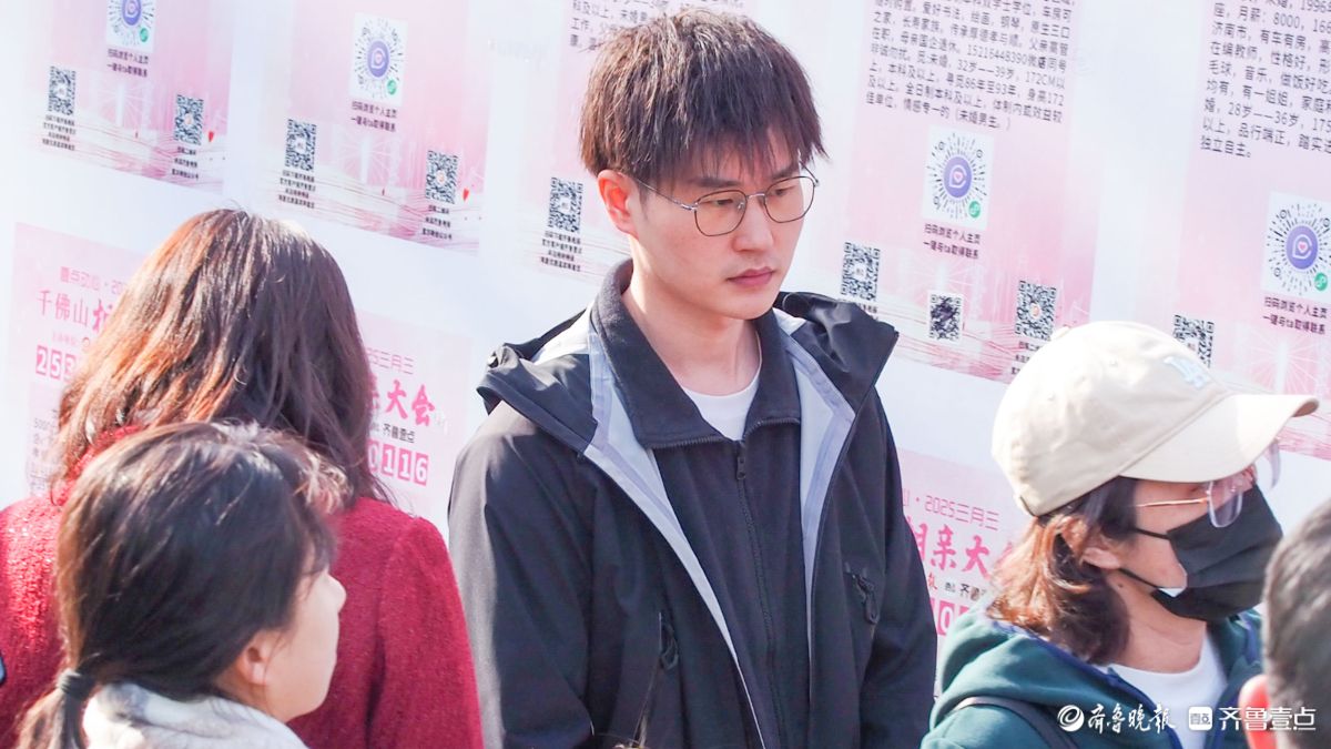三月三千佛山相亲大会，现场小伙多 