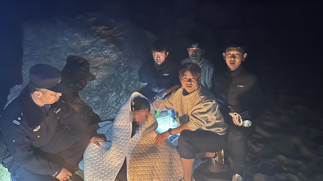 琴视频丨寒夜中，四名青科大学生勇救落水女子