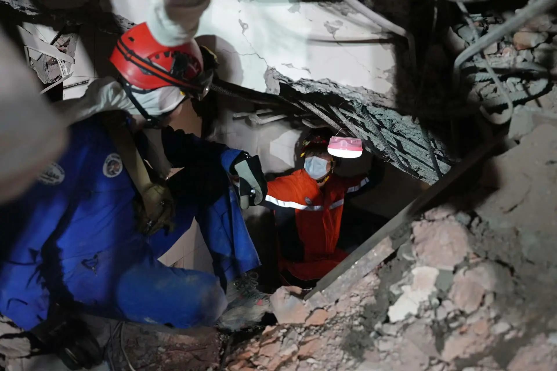 外交部：约400名中国地震专家、救援、医护人员在缅甸抗震救灾