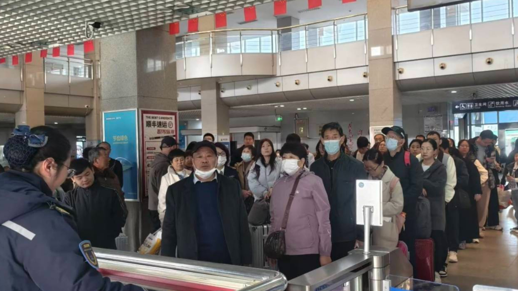 琴视频｜清明假期首日，青岛汽车总站迎来客流高峰